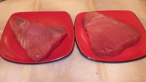 This is what a 1kg of tuna looks like - those plates are 8.5 inches wide. That's a lotta YUM!